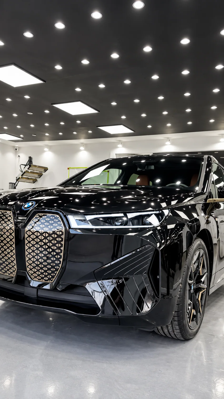 BMW iX negru fotografiat în atelierul Detailing Caffe Ploiești