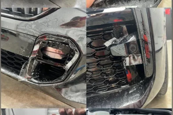 Colaj cu detalii de folie PPF pe bara față a unui BMW